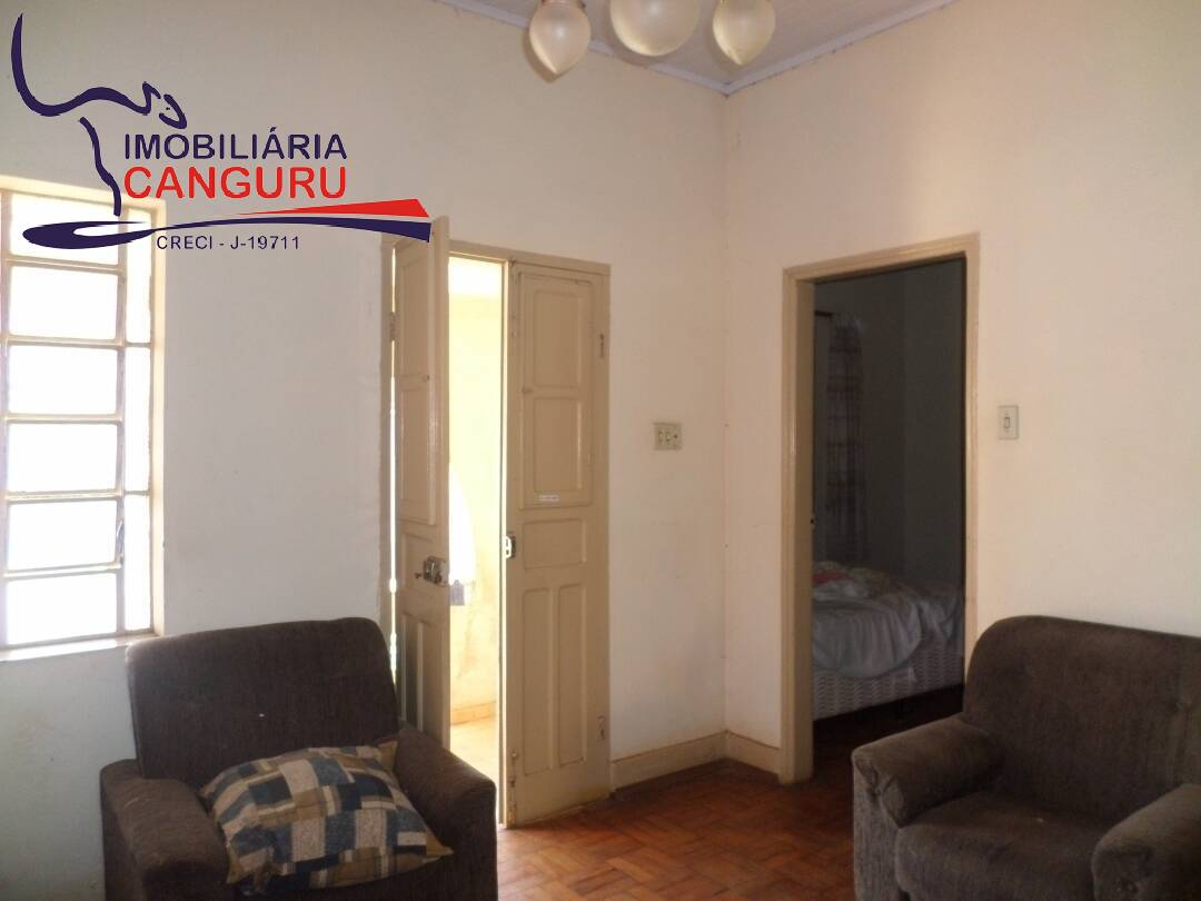 Casa à venda com 3 quartos, 258m² - Foto 4