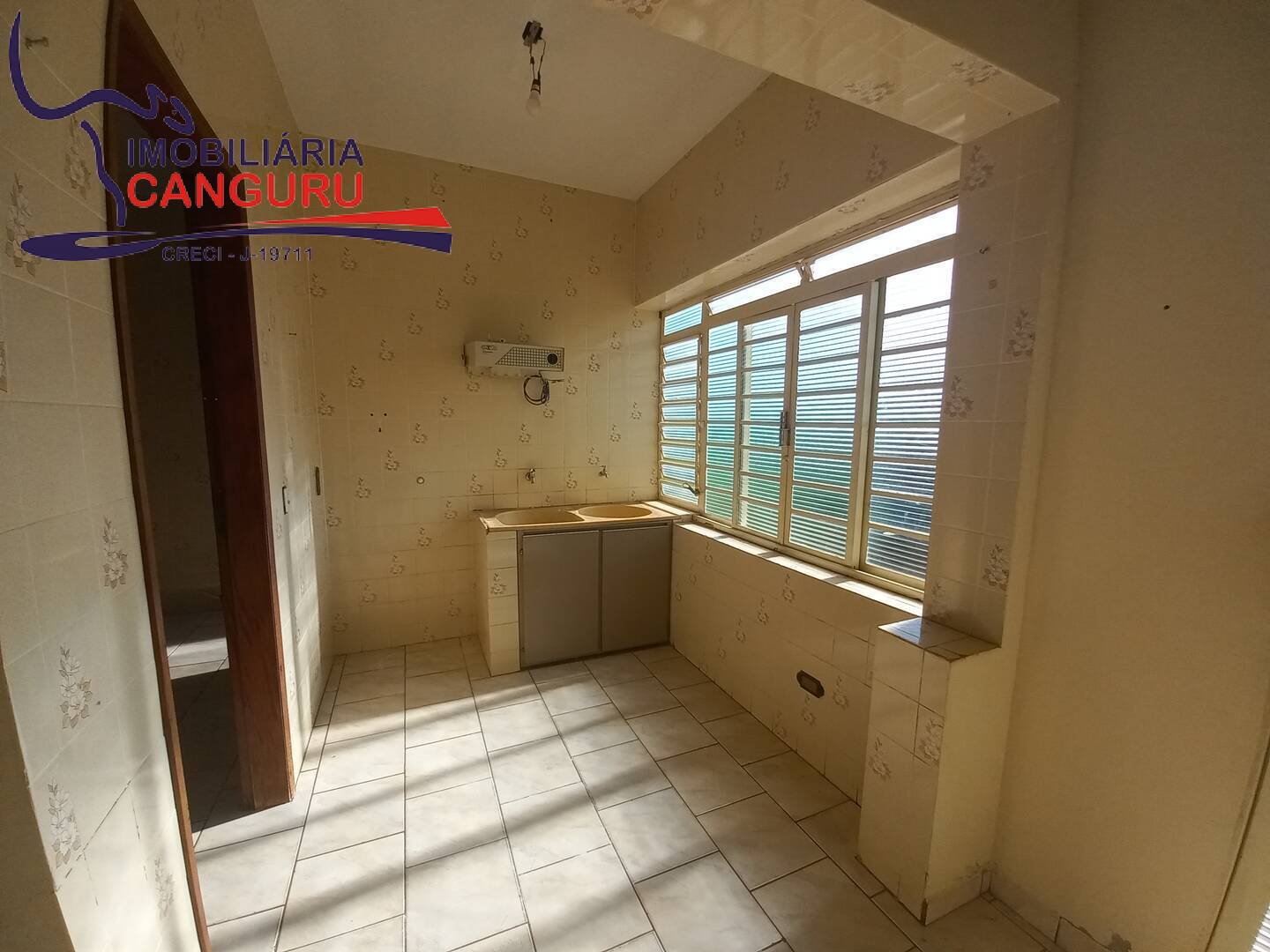 Casa à venda com 2 quartos, 300m² - Foto 14