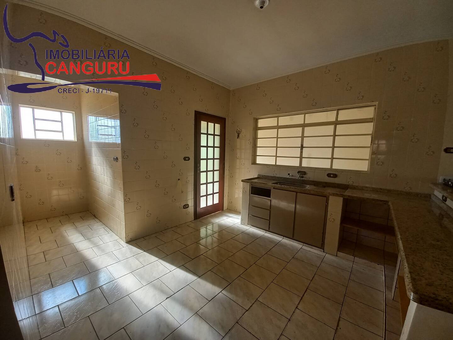 Casa à venda com 2 quartos, 300m² - Foto 8