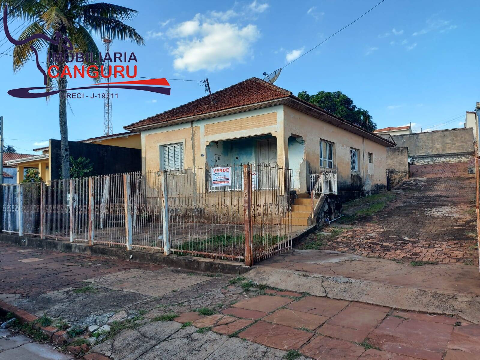 Casa à venda com 3 quartos, 898m² - Foto 2