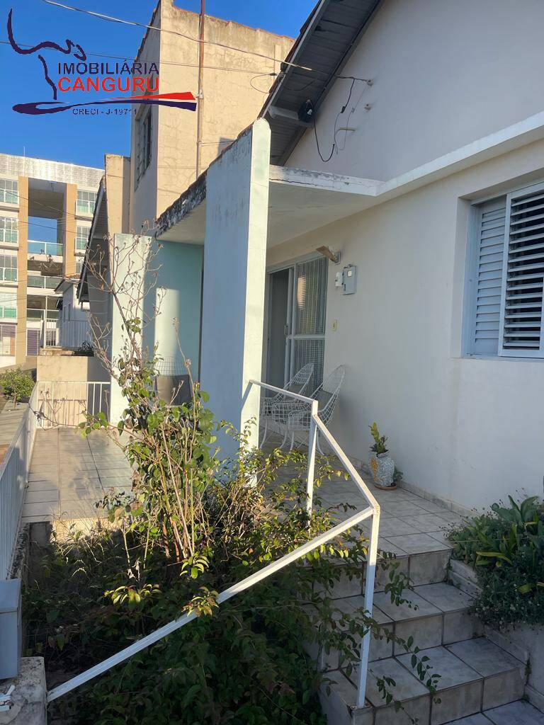 Casa à venda com 3 quartos, 250m² - Foto 7