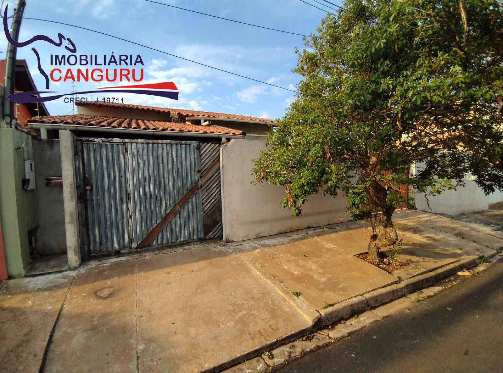 Casa à venda com 3 quartos, 500m² - Foto 1