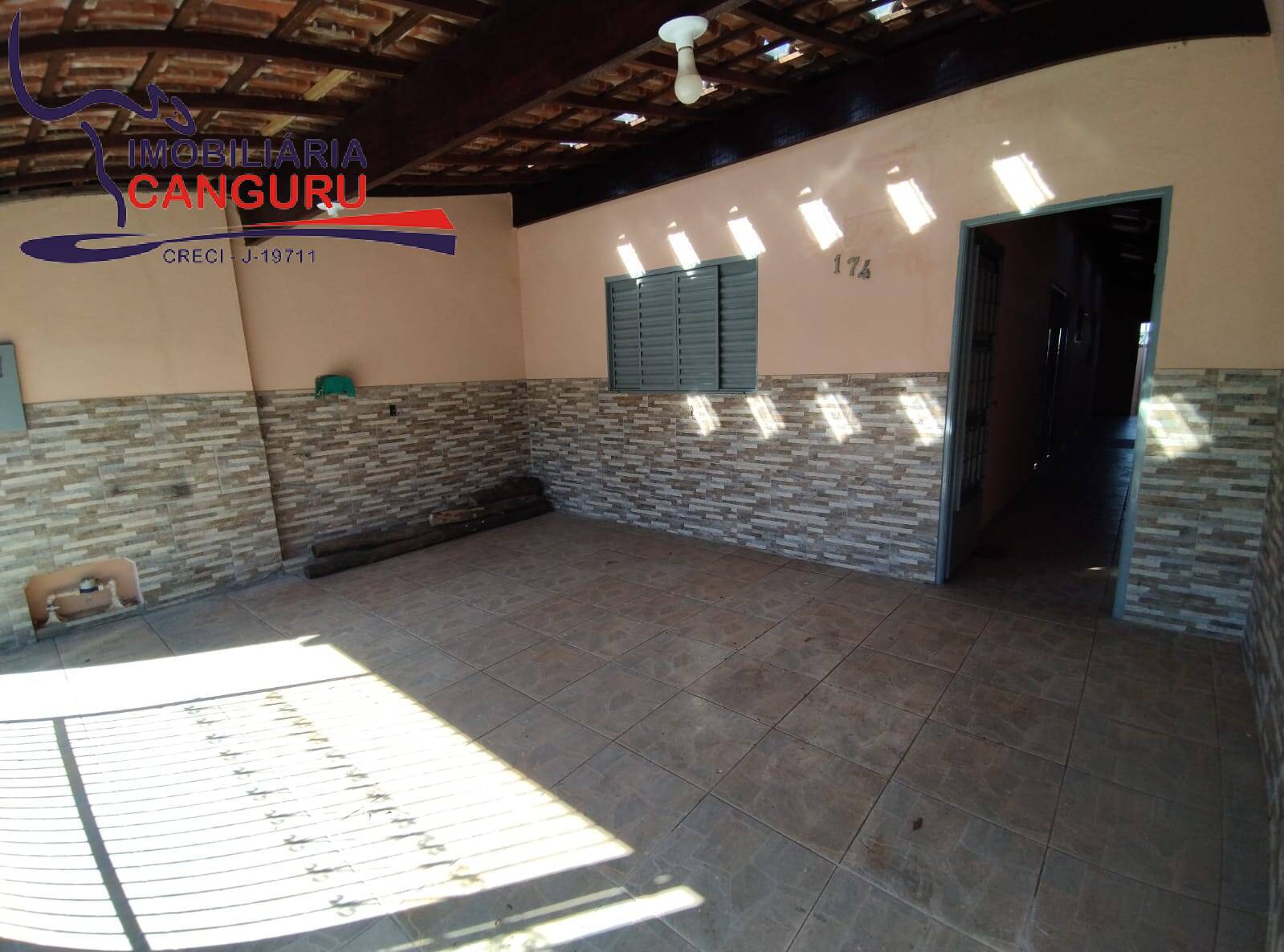 Casa à venda com 2 quartos, 128m² - Foto 2