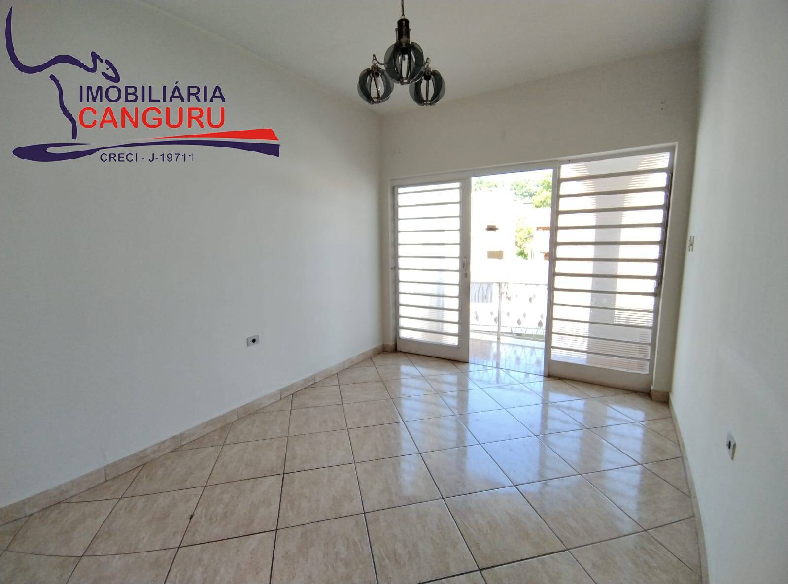 Casa à venda com 3 quartos, 225m² - Foto 4