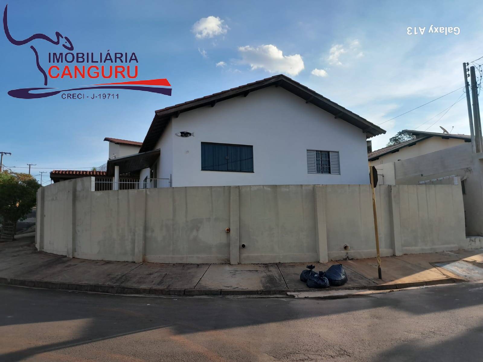 Casa à venda com 3 quartos, 332m² - Foto 1