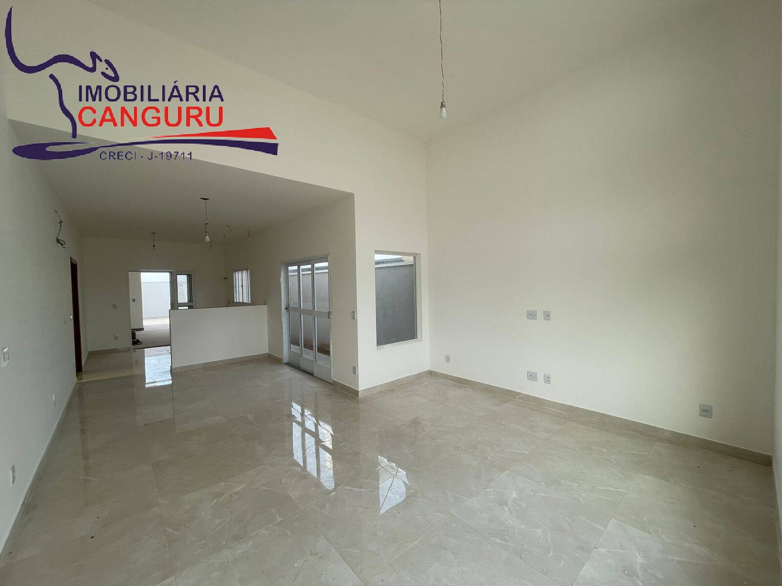 Casa à venda com 3 quartos, 250m² - Foto 3