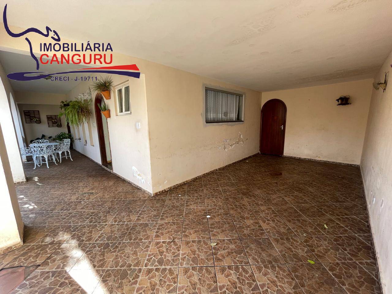 Casa à venda com 3 quartos, 300m² - Foto 2