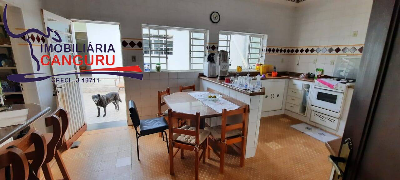 Casa à venda com 3 quartos, 270m² - Foto 8